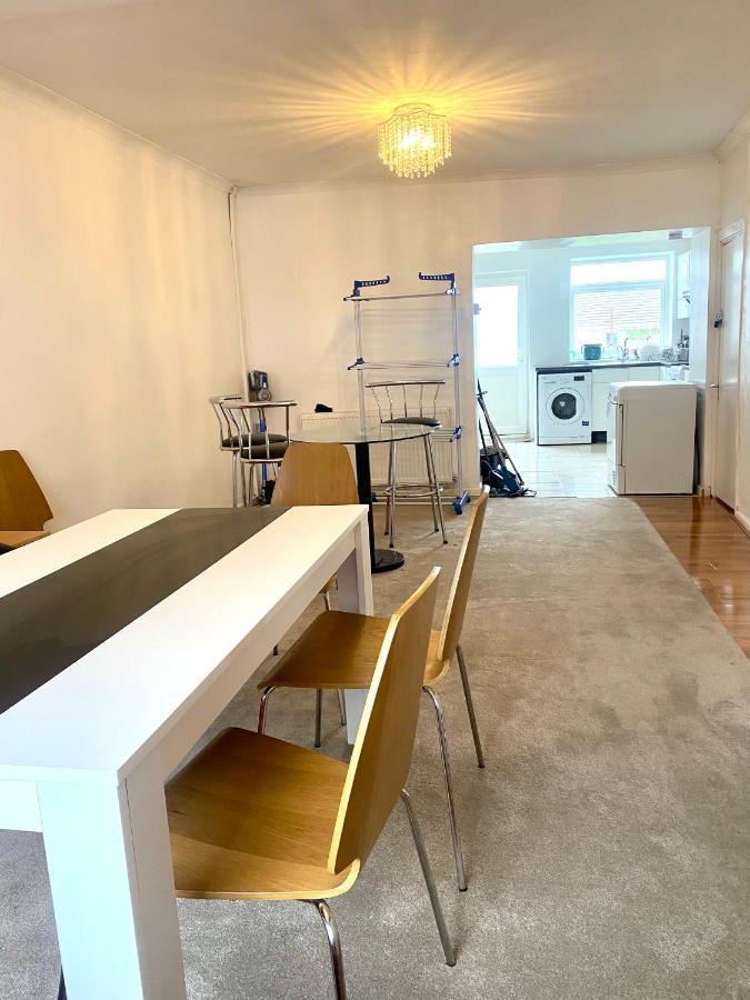 Apartamento Single Bed In A Peaceful House In Morriston Exterior foto