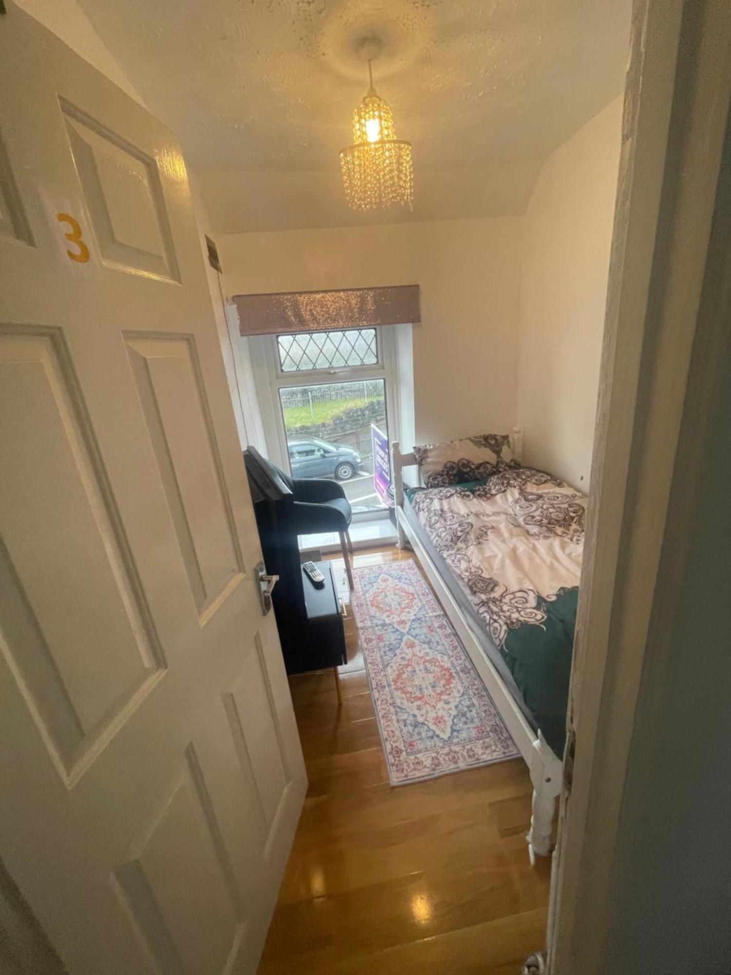 Apartamento Single Bed In A Peaceful House In Morriston Exterior foto